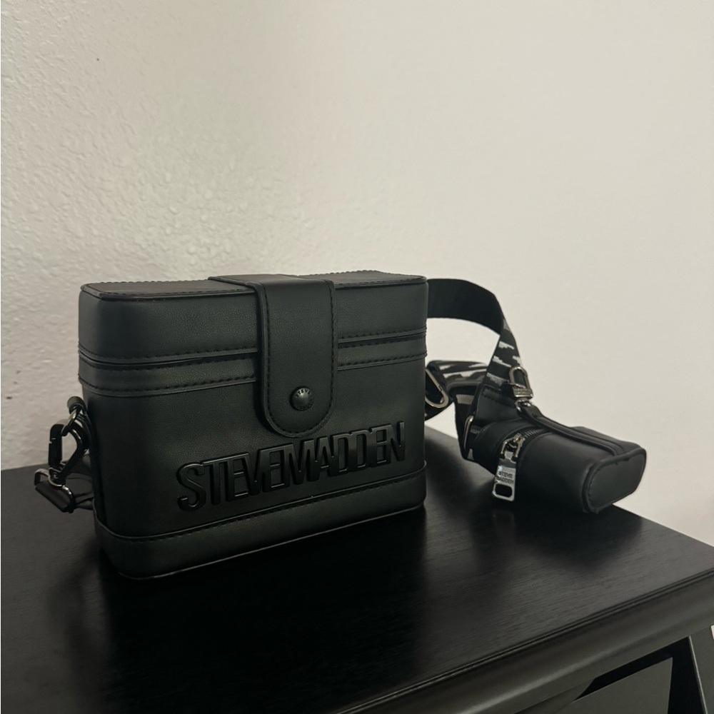 NEW ~ Steve Madden Bgiove Black Crossbody